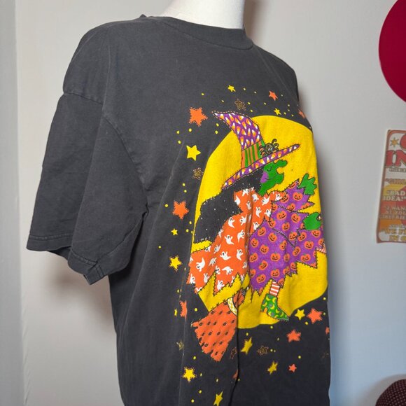 Vintage Halloween Black, Yellow, and Orange Witch Causal Tee Shirt - Picture 9 of 10